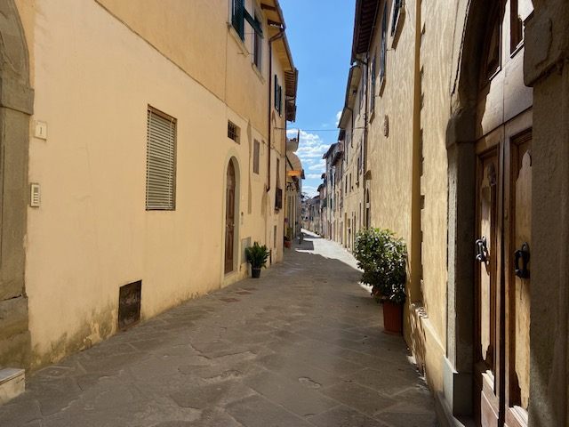 Una via del borgo di Laterina oggi