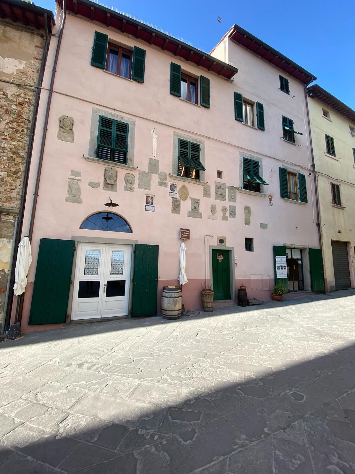 Facciata del Palazzo Podestarile