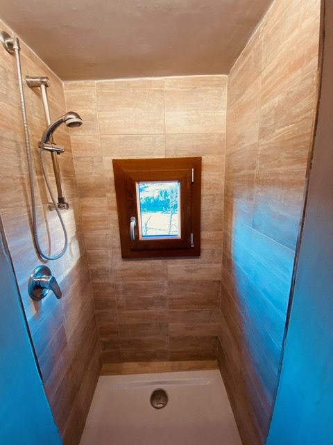 La doccia in muratura del secondo bagno