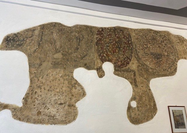 Affresco quattrocentesco riportato alla luce nell'appartamento Michelangelo
