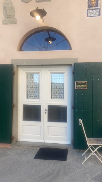 Porta d'ingresso dell'appartamento
